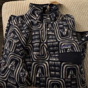 Patagonia Men's Navy and White Geometric button snap Sweater synchilla medium